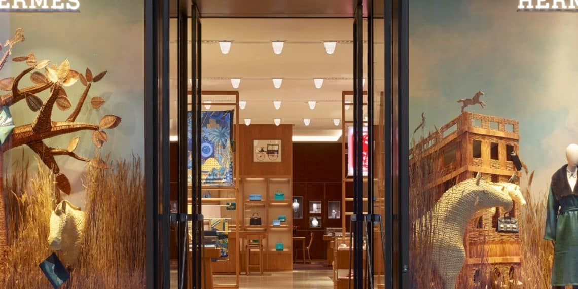 Luxury Retail Reinvented: Exploring the Future of High-End Shopping Experiences