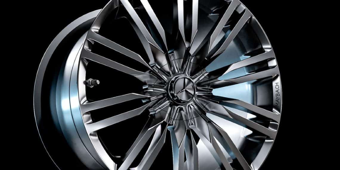 The Role of Influencers in the Luxury Industry: Bridging Tradition with Modernity