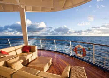 Private Villa Rental with Yacht in the Mediterranean: How the Best Experiences Are Structured