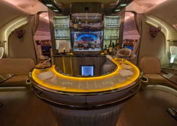 The Tech-Driven Jet: AI and Connectivity at 45,000 Feet