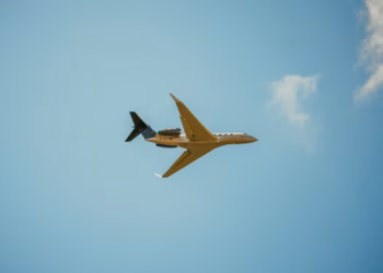 PRIVATE JETS ARE QUIETLY REPLACING BOARDROOMS