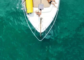 Superyacht Manners for the Modern UHNWI: What the Sea Teaches About Conduct