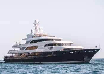 Superyacht Culture: Why Luxury Yacht Rentals Have Become the World’s Most Exclusive Networking Arenas