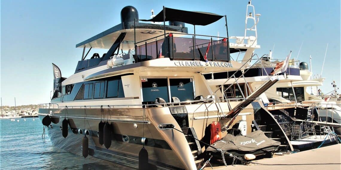 The Dos and Don’ts of Superyacht Etiquette Every First-Time Charter Guest Must Know